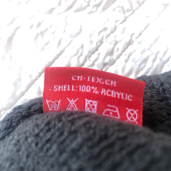 🛑SOLD🛑 Switzerland Grey Knit Beanie - Picture 2 of 4